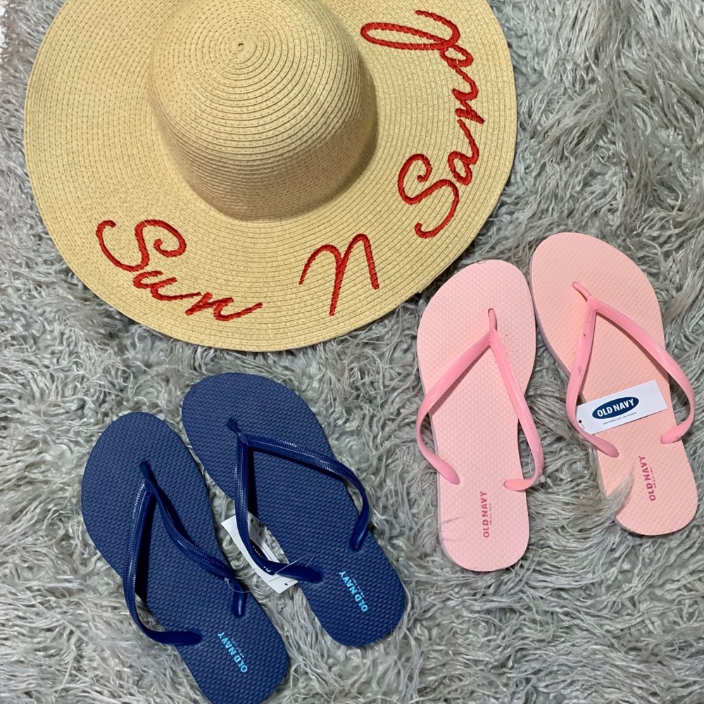 Old Navy NWT flip flops set of two!!